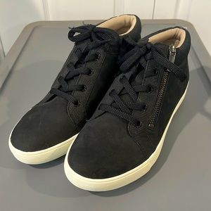 Naturalizer hi-top tennis shoe